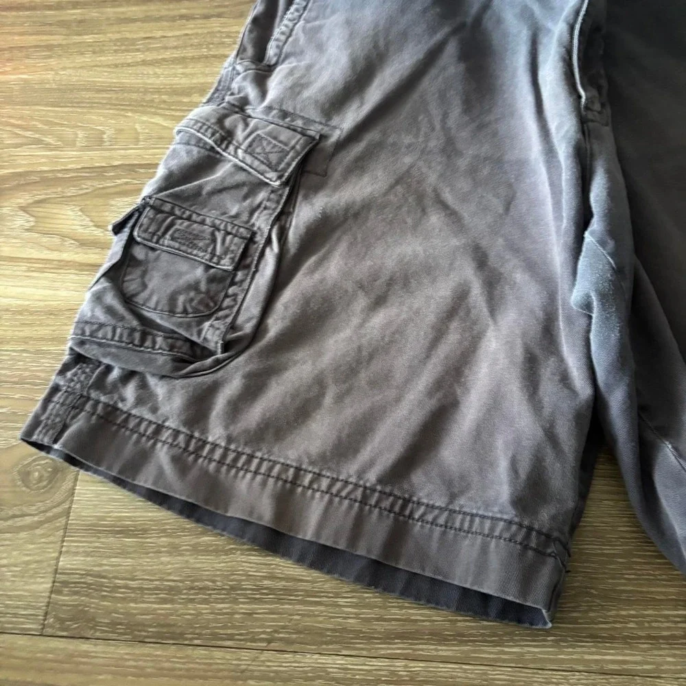 Vintage Y2K/2000s Baggy Faded Grey Skater Cargo Shorts! Size 40